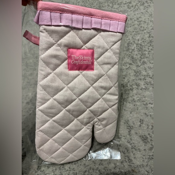NWT DEUX x The Skinny Confidential Oven Mit Limited Edition - Picture 7 of 8
